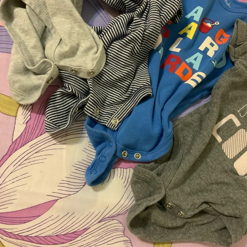 Like New Lot 5 Pz Baby  Clothes Onesies